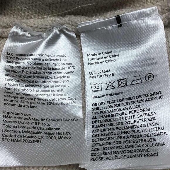 H&M Off White Minimalist Clean Girl Knit V Neck Oversized Sweater S Autumn Fall - Picture 8 of 8